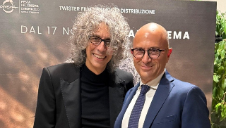 Ascoli Piceno - Standing ovation per Giovanni Allevi nell’anteprima del suo docufilm